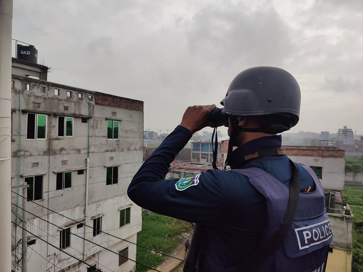 আজ মঙ্গলবার সকাল সাড়ে ১০টার দিকে বাড়িটি ঘেরাও করে এটিইউর একটি দল