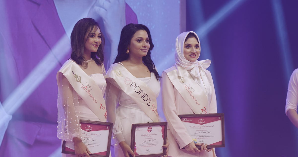 পন্ডস স্কিনফ্লুয়েন্সার হলেন সৈয়দা জোবায়দা শিরিন (মাঝে), প্রথম রানার্সআপ নাঈমা ইসলাম ও দ্বিতীয় রানার্সআপ ফারজানা ফেরদৌসী