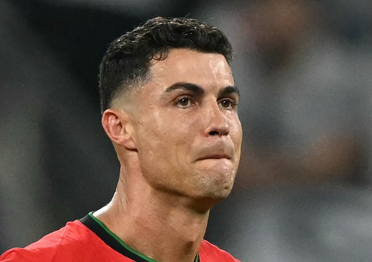 পেনাল্টি মিস করে কান্নায় ভেঙে পড়েন রোনালদো