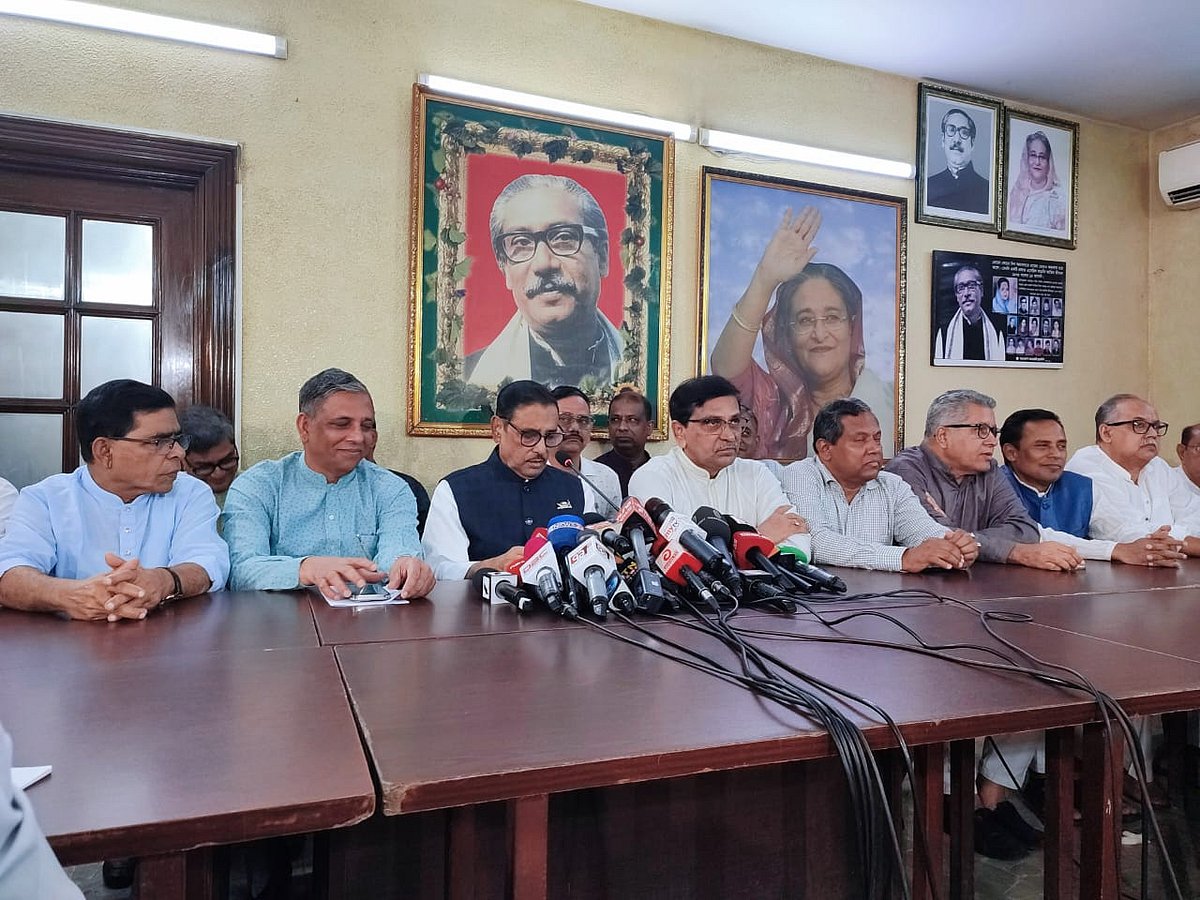 আওয়ামী লীগ সভাপতির ধানমন্ডির রাজনৈতিক কার্যালয়ে শিক্ষক নেতাদের সঙ্গে বৈঠক করেন দলের সাধারণ সম্পাদক ওবায়দুল কাদের