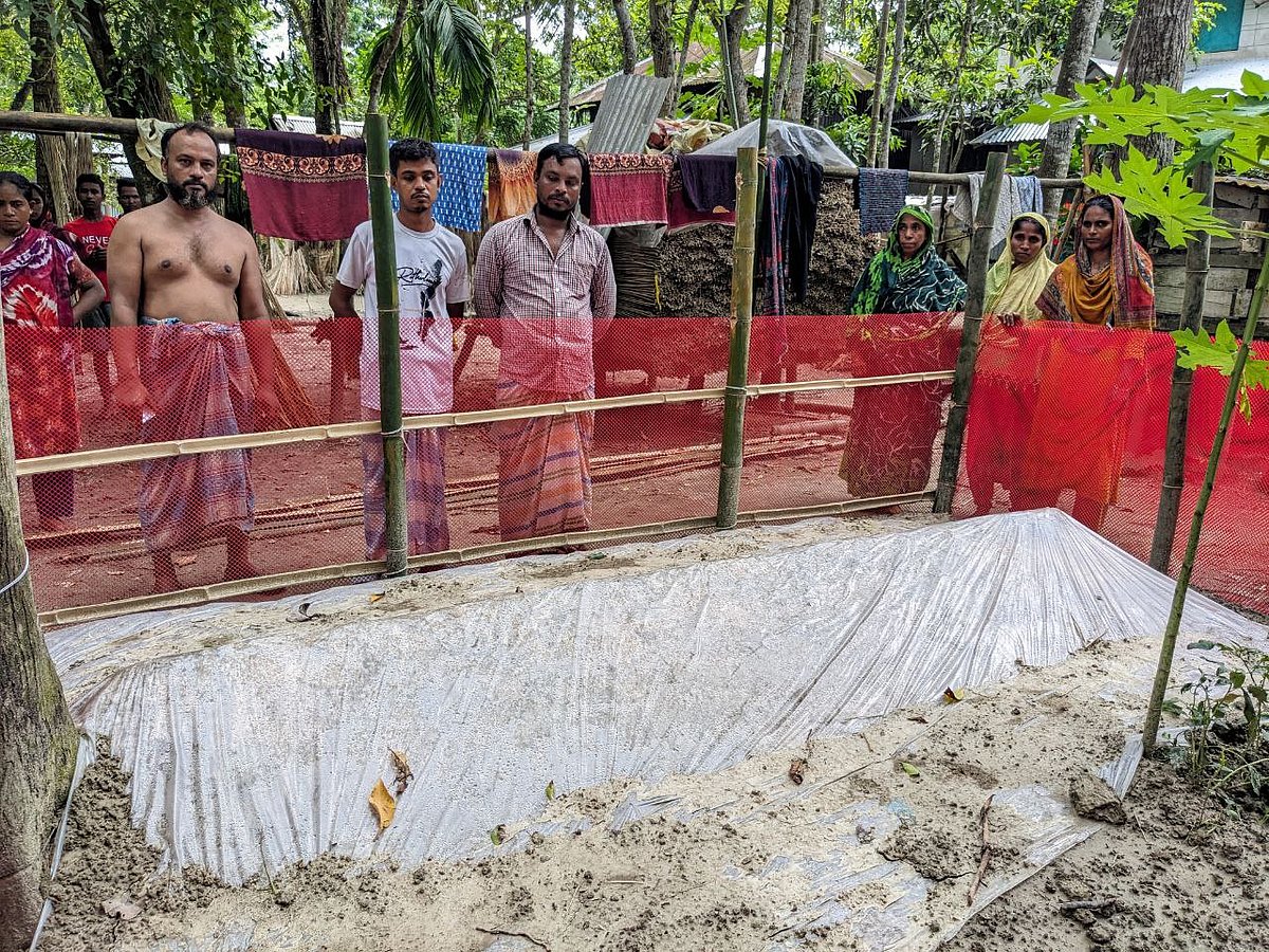 শরীয়তপুর সদর উপজেলার চরচিকন্দি গ্রামের মামুন মিয়া ঢাকায় গুলিবিদ্ধ হয়ে মারা যান। স্বজনেরা তাঁর এমন মৃত্যু মানতে পারছেন না