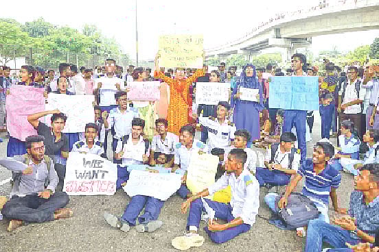 নিরাপদ সড়কের দাবিতে পথে নেমেছিলেন শিক্ষার্থীরা, ২০১৮ সালের জুলাই মাসে