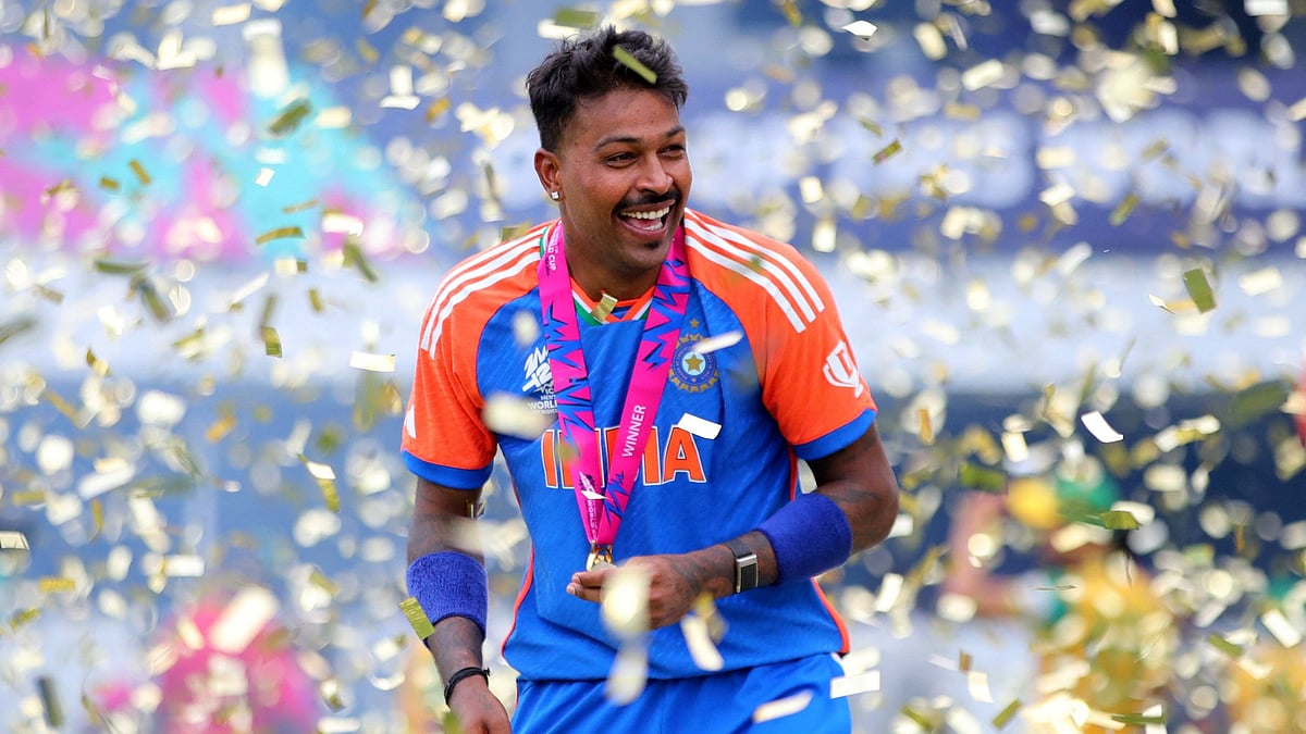 বিশ্বচ্যাম্পিয়নের পদক গলায় হাস্যোজ্জ্বল হার্দিক পান্ডিয়া