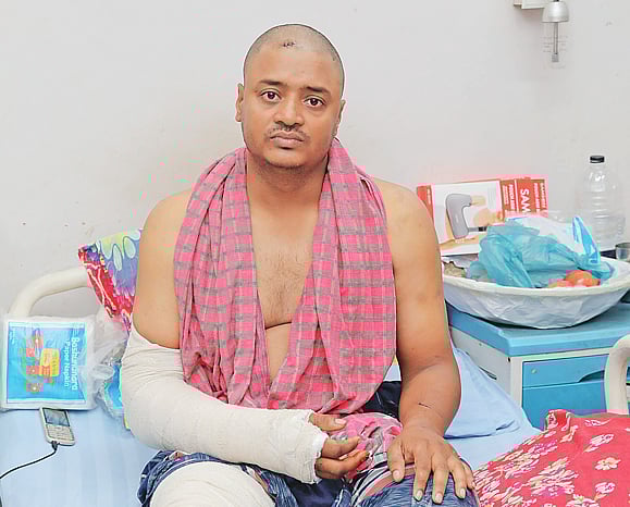 বিক্ষোভকারীদের হামলায় আহত পুলিশ সার্জেন্ট সৈয়দ মাসুদুর রহিম