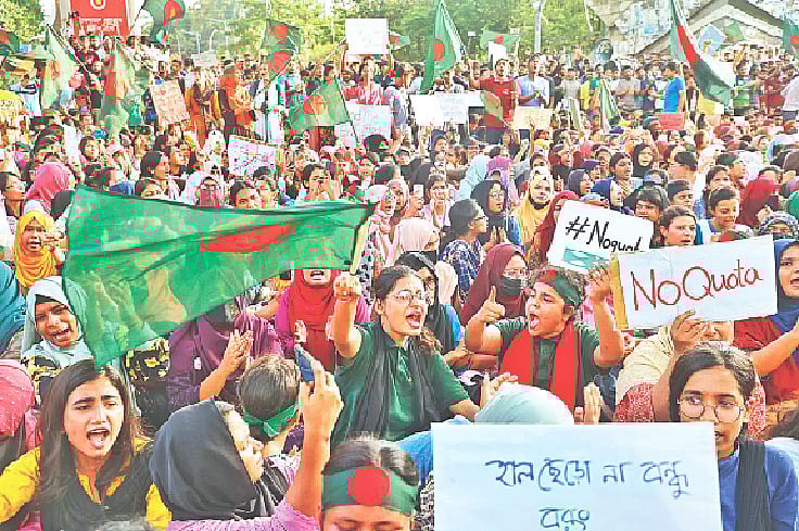 কোটা বাতিলের দাবিতে আন্দোলনকারী শিক্ষার্থীদের টানা বিক্ষোভ চলছে। রাজধানীর শাহবাগ মোড়ে সড়ক অবরোধ করে অবস্থান কর্মসূচি পালন করেন তাঁরা