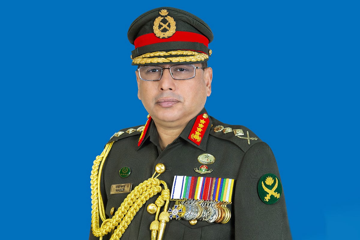 সেনাসদরে সেনাবাহিনী প্রধান জেনারেল ওয়াকার-উজ-জামান