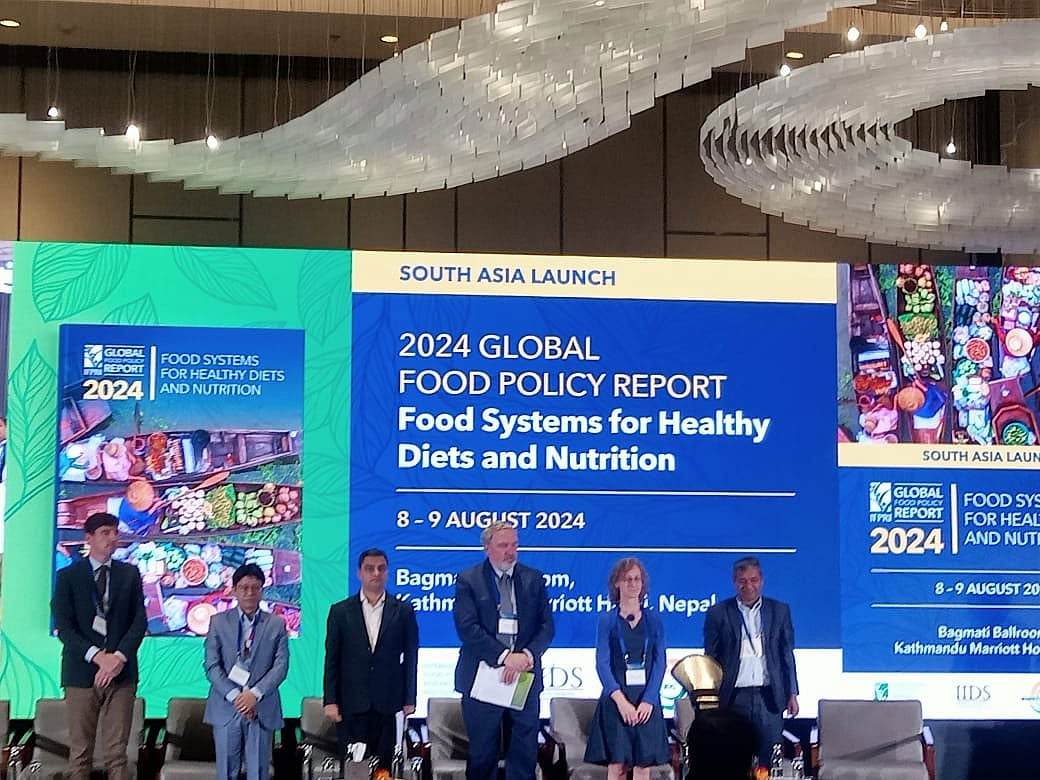 বৈশ্বিক খাদ্যনীতি প্রতিবেদন প্রকাশ উপলক্ষে আয়োজিত অনুষ্ঠানে অতিথি ও আলোচকেরা