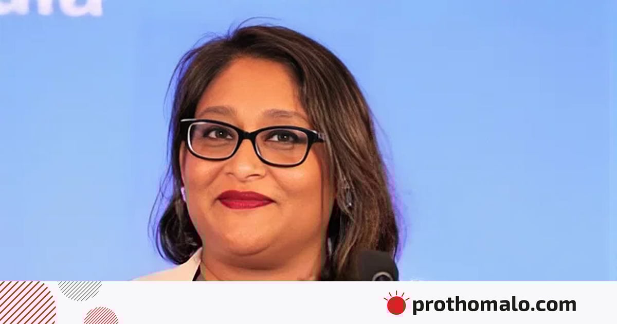 Nipellar va kokraklar tashqariga chiqadi Ecstasy porn jurnalidan olingan fotosuratlar