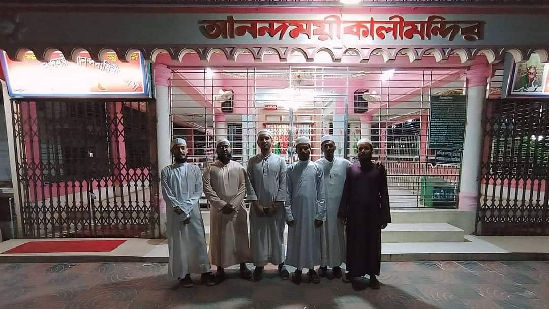 ব্রাহ্মণবাড়িয়ায় ধর্মীয় উপাসনালয় ও বাড়িঘরে হামলা, ভাঙচুর, অগ্নিসংযোগ, ডাকাতি ও লুটপাট থেকে রক্ষা পেতে অনেকেই রাতভর পাহারা দিচ্ছেন