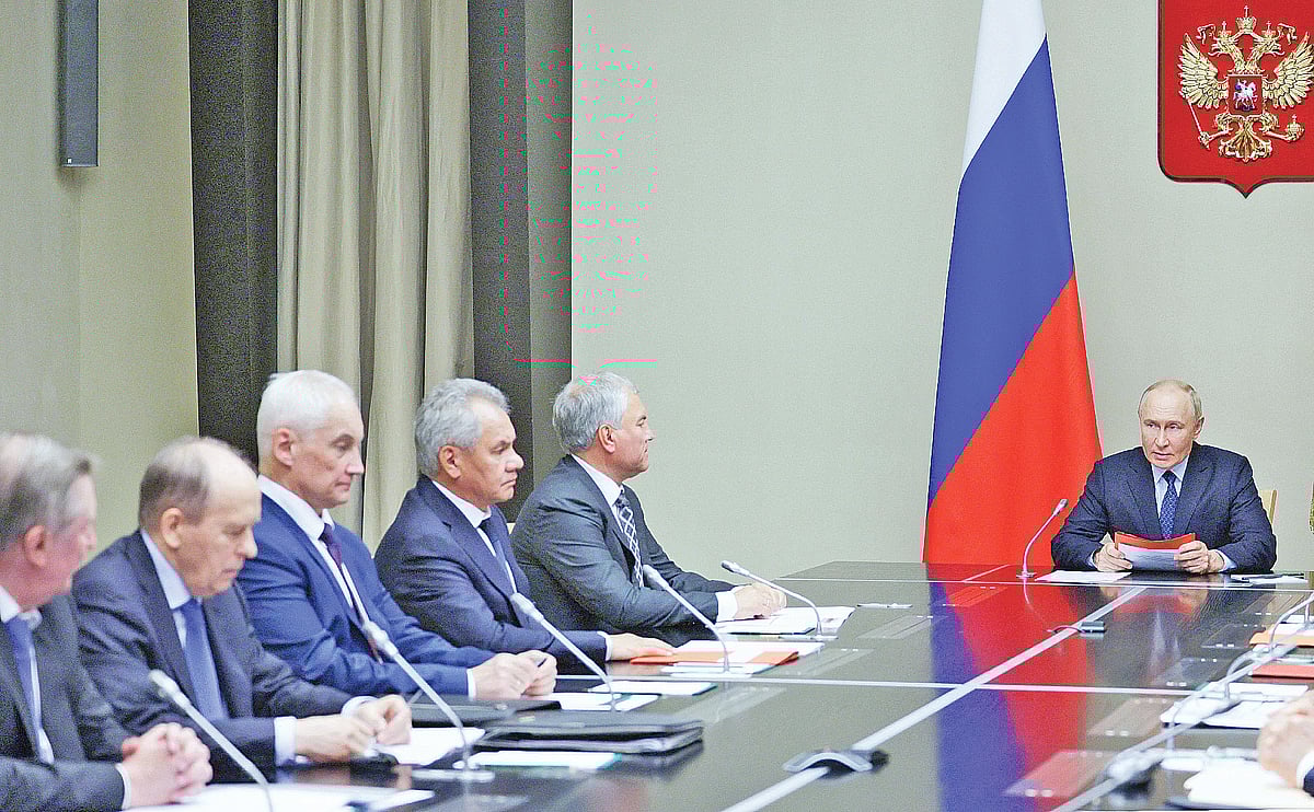 কুরস্ক অঞ্চলের যুদ্ধ পরিস্থিতি নিয়ে নিরাপত্তা পরিষদের সঙ্গে বৈঠক ভ্লাদিমির পুতিনের। গতকাল মস্কোয়