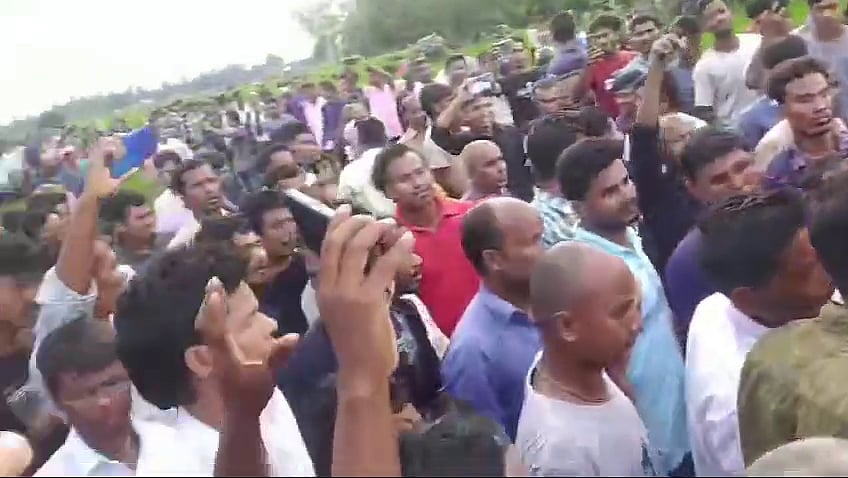 হঠাৎ করেই পঞ্চগড়ের বোদা সীমান্তে সনাতন ধর্মের কিছু মানুষ জড়ো হন