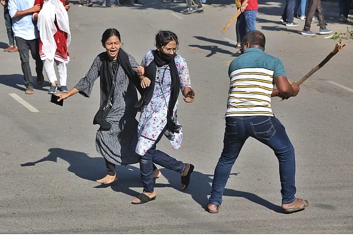 প্রতিটি জায়গায় ছাত্ররাজনীতির করালগ্রাসে পিষ্ট হওয়া আমাদের এই নবীন প্রজন্ম কতটা দ্রোহ নিয়ে বুক পেতে দিয়ে রক্ত ঢেলে দিয়েছে, তা বোঝার মাপকাঠি কখনোই কোনো শাসকের ছিল না।