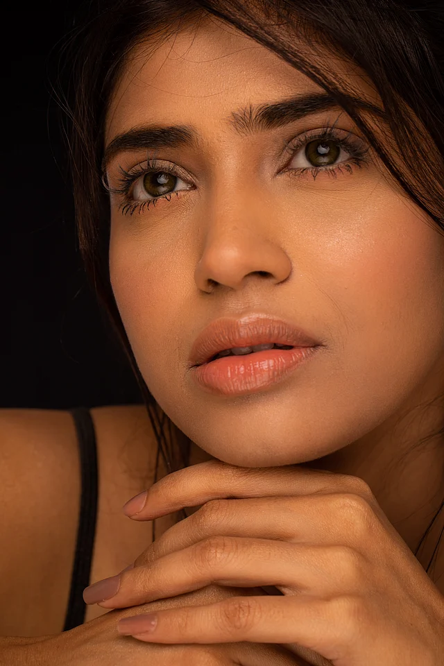 Rus yigiti qizni yigiti oldida vida qiladi. etuk Natalya mushuk