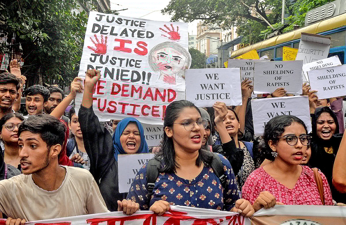 নারী চিকিৎসককে ধর্ষণের পর হত্যার ঘটনায় জড়িতদের শাস্তির দাবিতে পশ্চিমবঙ্গের কলকাতায় বিক্ষোভ। ১৪ আগস্ট