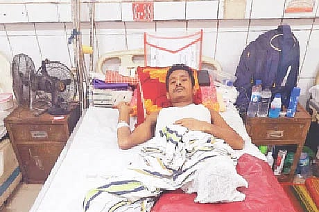 জাতীয় অর্থোপেডিক হাসপাতাল ও পুনর্বাসন প্রতিষ্ঠানে (পঙ্গু হাসপাতাল)  চিকিৎসাধীন সংঘর্ষে আহত এক রোগী