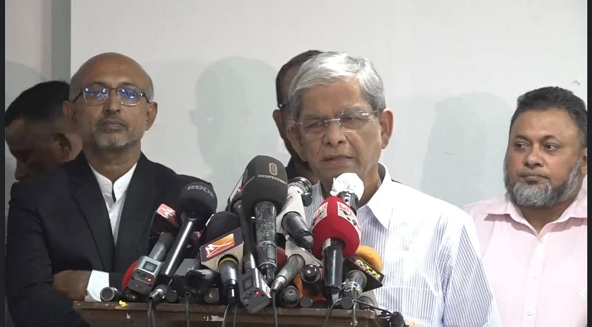 ঢাকায় জাতীয় প্রেসক্লাবে সোমবার বিকেলে বিএনপির প্রয়াত মহাসচিব আবদুস সালাম তালুকদারের স্মরণসভায় কথা বলেন মির্জা ফখরুল ইসলাম আলমগীর