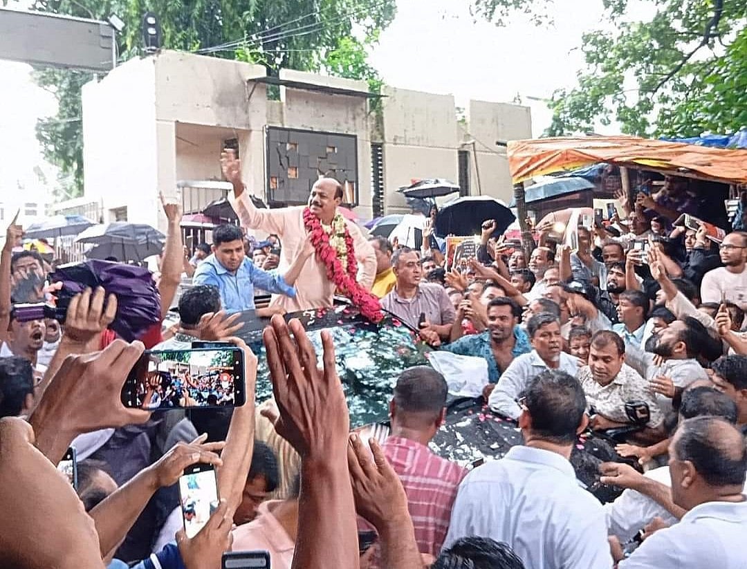 বিএনপির কেন্দ্রীয় নির্বাহী কমিটির সদস্য আসলাম চৌধুরী আজ মঙ্গলবার চট্টগ্রাম কেন্দ্রীয় কারাগার থেকে মুক্তি পান