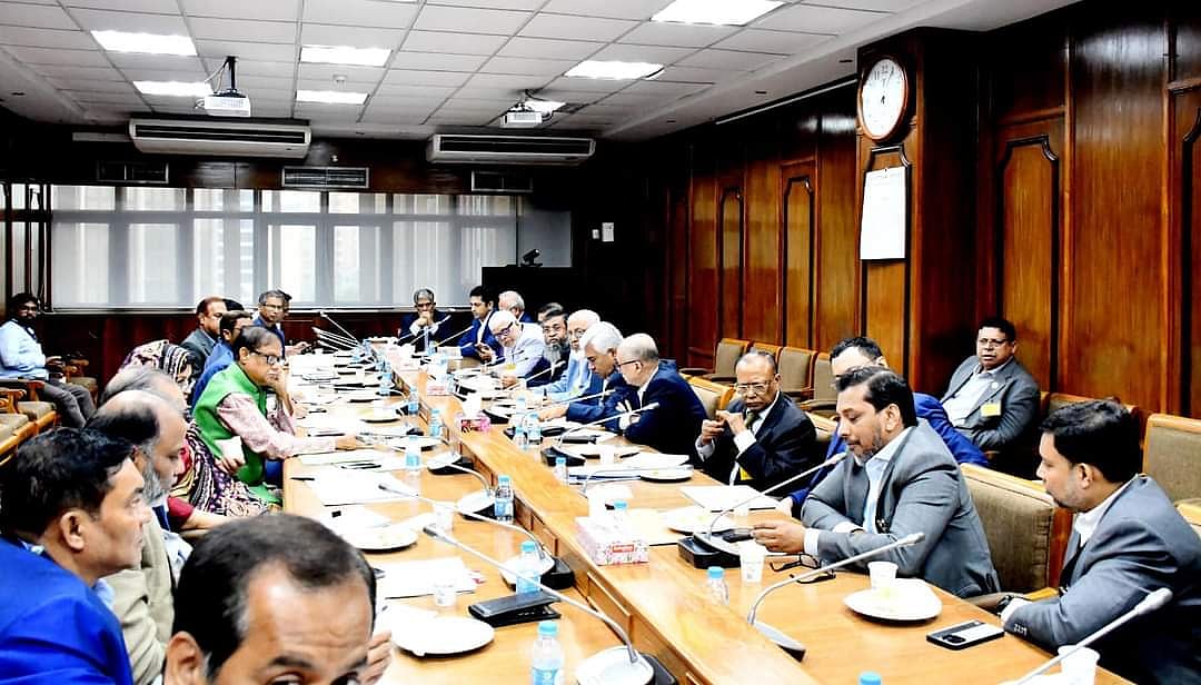 গভর্নর আহসান এইচ মনসুরের সঙ্গে ব্যবসায়ী নেতাদের সৌজন্য সাক্ষাৎ। আজ বাংলাদেশ ব্যাংকে