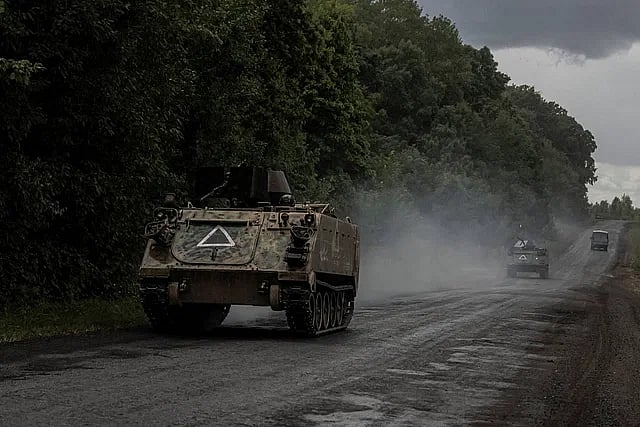 রাশিয়া সীমান্তের কাছে সুমাই এলাকায় ইউক্রেনের সাঁজোয়া যান