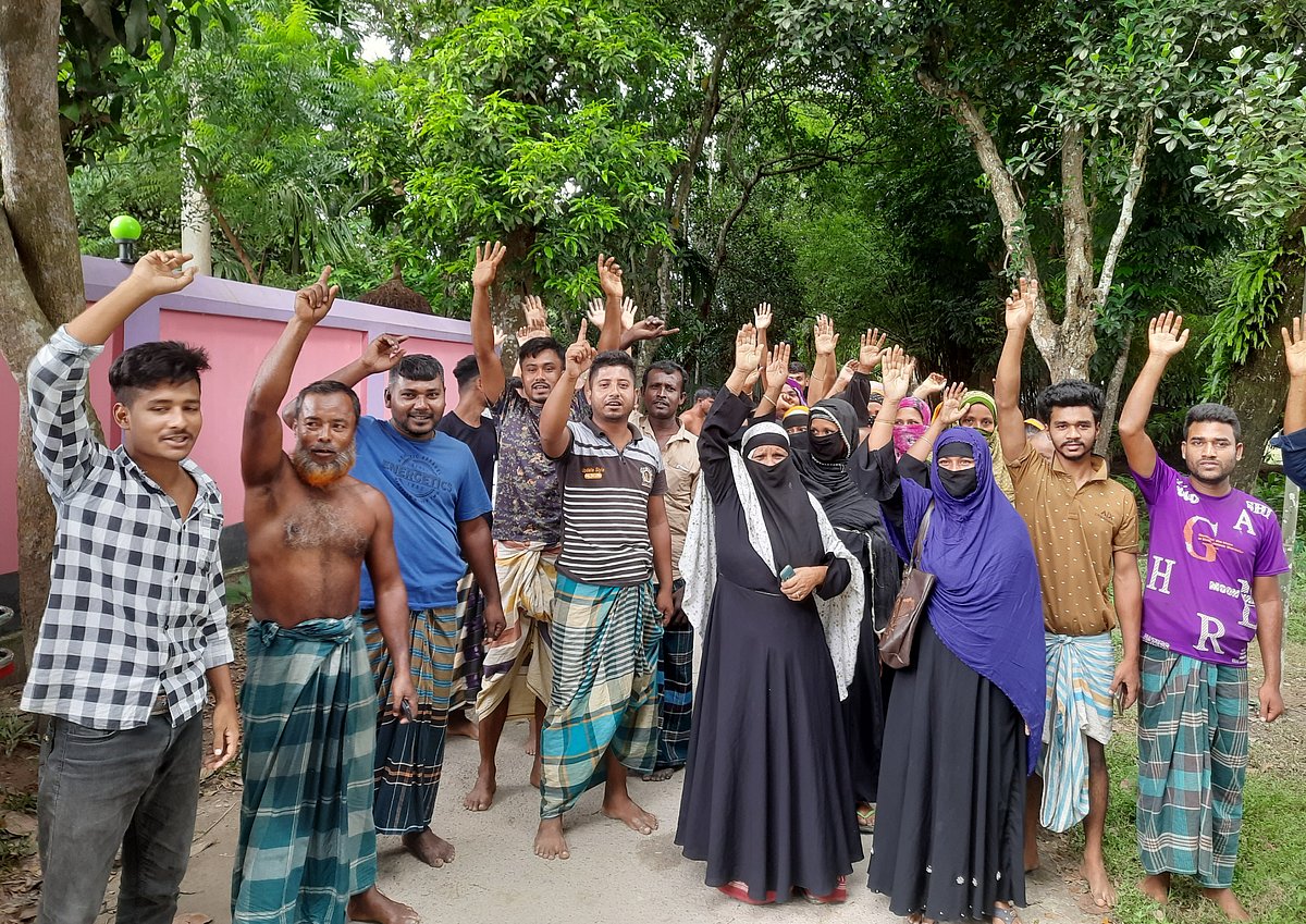 নান্দাইলে মহিলা লীগের নেত্রীর বিরুদ্ধে গ্রামবাসীর বিক্ষোভ। গত সোমবার দুপুর সাড়ে ১২টার দিকে উপজেলার কচুরি গ্রামে