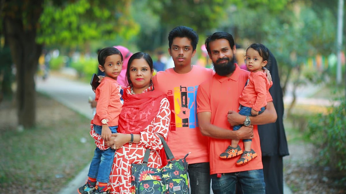 Баласы анасының түкті кисігімен келді.