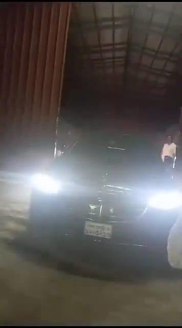 চট্টগ্রামের একটি কারখানা থেকে একের পর এক বেশ কয়েকটি বিলাসবহুল গাড়ি বেরিয়ে আসে। সামাজিক যোগাযোগমাধ্যমে এর ভিডিও ছড়িয়ে পড়েছে