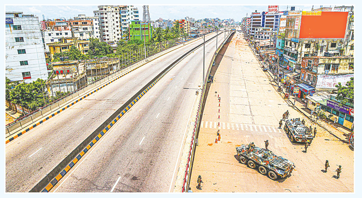 কারফিউ চলাকালে ফাঁকা সড়ক। রাজধানীর যাত্রাবাড়ী এলাকায়