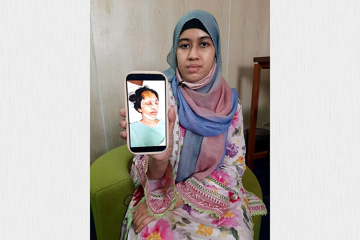 তাসনিম সারা প্রিয়া তাঁর ওপর হওয়া নির্যাতনের বিবরণ দিতে গিয়ে হাসপাতালে থাকার সময়ের ছবি দেখান