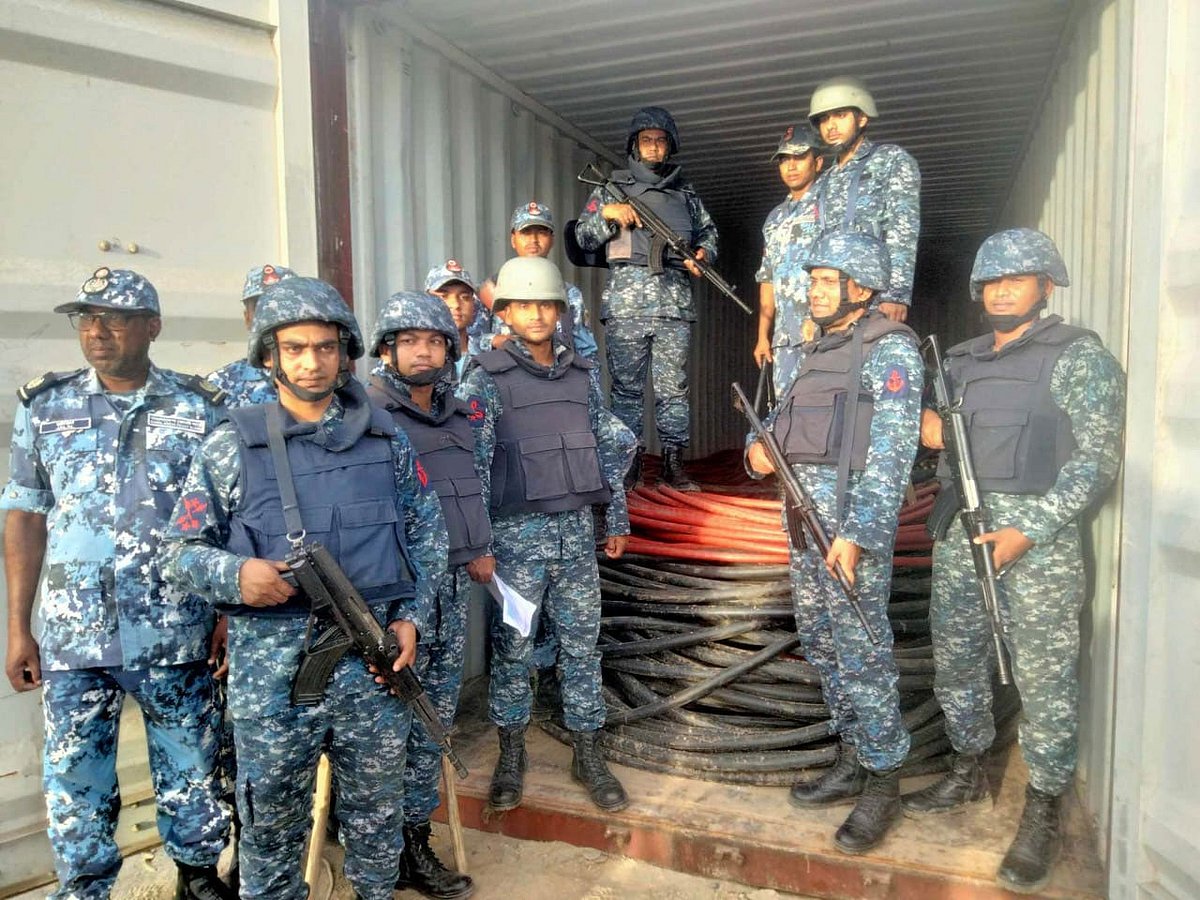 কক্সবাজারের মাতারবাড়ী তাপ বিদ্যুৎকেন্দ্রের প্রায় ১৫ কোটি টাকার তামার তার পাচারের সময় নৌবাহিনীর সদস্যরা জব্দ করেন। গতকাল দুপুরে