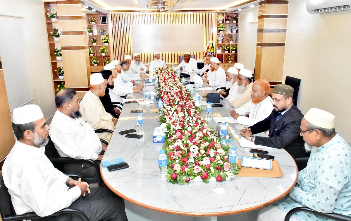 জামায়াতে ইসলামীর কেন্দ্রীয় নির্বাহী পরিষদের সভায় দলের আমির শফিকুর রহমান। আজ বুধবার বিকেলে রাজধানীর মগবাজারে জামায়াতে ইসলামীর কার্যালয়ে