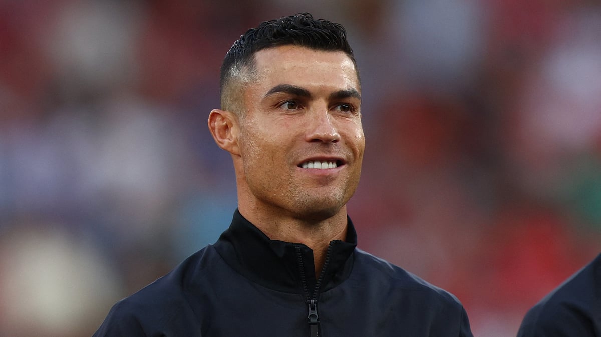 ক্রিস্টিয়ানো রোনালদো। গত রাতে ক্রোয়েশিয়ার বিপক্ষে ম্যাচ শুরুর আগে পর্তুগালের জাতীয় সংগীত গাওয়ার মুহূর্তে