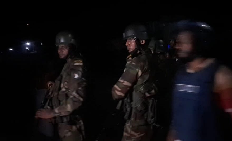 সংঘর্ষের একপর্যায়ে সেনাবাহিনী, থানা ও পুরানবাজার পুলিশ ফাঁড়ির সদস্যরা ঘটনাস্থলে উপস্থিত হয়ে পরিস্থিতি নিয়ন্ত্রণে আনেন। গতকাল মধ্যরাতে