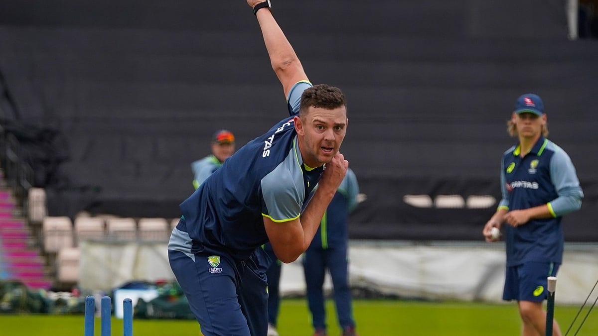 ইংল্যান্ডের বিপক্ষে প্রথম টি–টোয়েন্টি ম্যাচ সামনে রেখে অনুশীলন অস্ট্রেলিয়ান পেসার জশ হ্যাজলউড