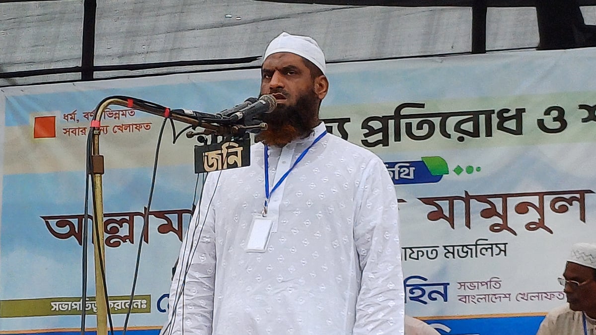 পঞ্চগড়ের বীর মুক্তিযোদ্ধা সিরাজুল ইসলাম স্টেডিয়ামে খেলাফত মজলিস পঞ্চগড় জেলা শাখার আয়োজনে গণসমাবেশে বক্তব্য দেন দলের মহাসচিব মামুনুল হক