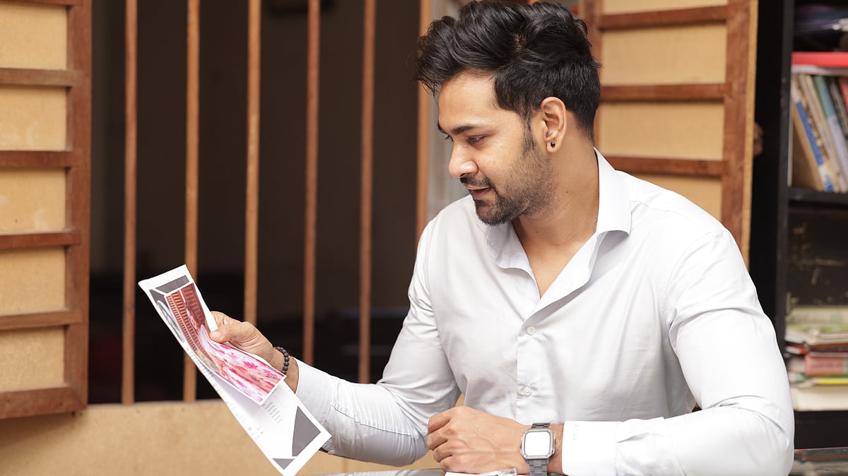 মডেল: রাতুল