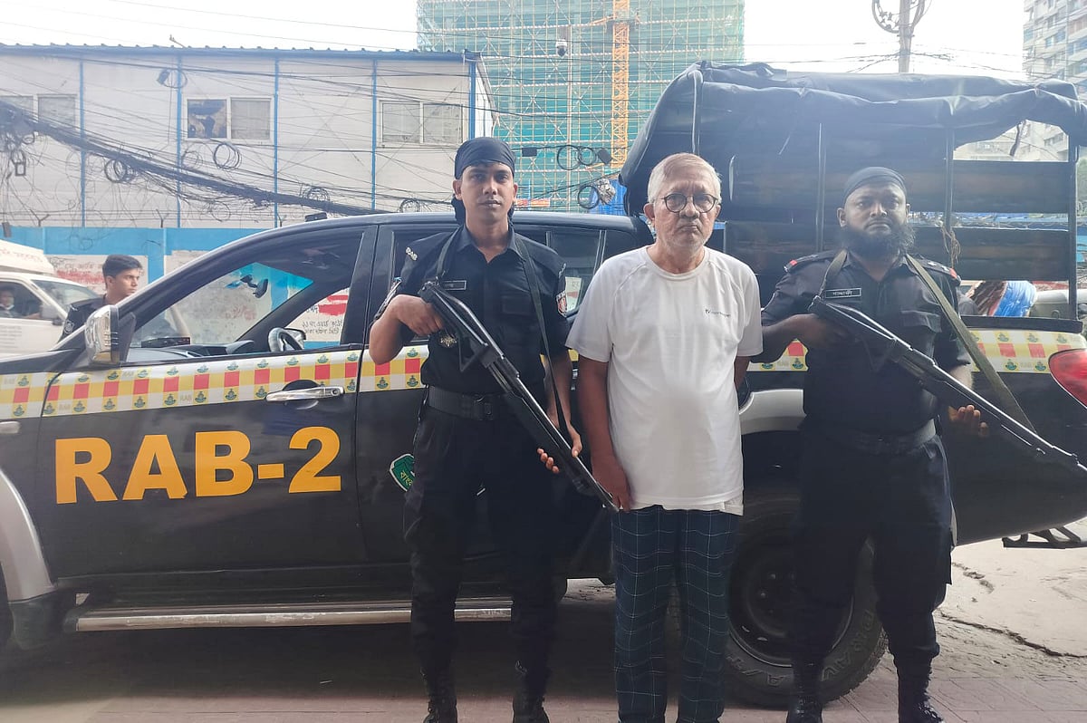 রাজধানীর কলাবাগান এলাকা থেকে আ স ম ফেরদৌস আলমকে গ্রেপ্তার করা হয়