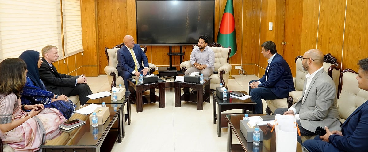 সচিবালয়ে ডাক, টেলিযোগাযোগ ও তথ্যপ্রযুক্তি উপদেষ্টা মো. নাহিদ ইসলামের সঙ্গে সাক্ষাৎ করেন বাংলালিংক প্রতিনিধিদল। ঢাকা, ১৯ সেপ্টেম্বর