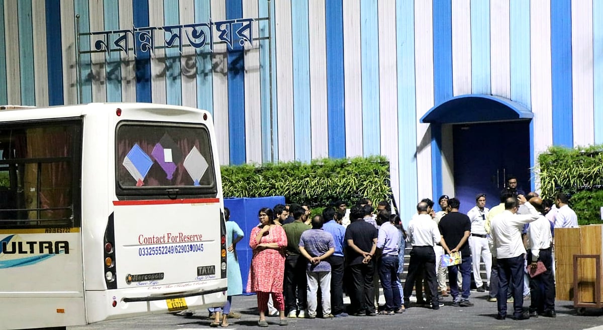 পশ্চিমবঙ্গে আন্দোলনরত জুনিয়র চিকিৎসকদের একটি প্রতিনিধিদল পশ্চিমবঙ্গ রাজ্যের সচিবালয় নবান্নে যাচ্ছে