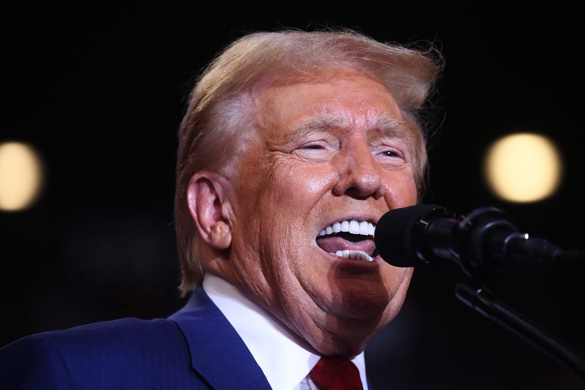 লং আইল্যান্ডের ইউনিয়নডেলে বুধবার স্থানীয় সময় সন্ধ্যায় সমাবেশে বক্তব্য রাখছেন রিপাবলিকান পার্টির প্রেসিডেন্ট প্রার্থী ট্রাম্প। ১৮ সেপ্টেম্বর, ২০২৪