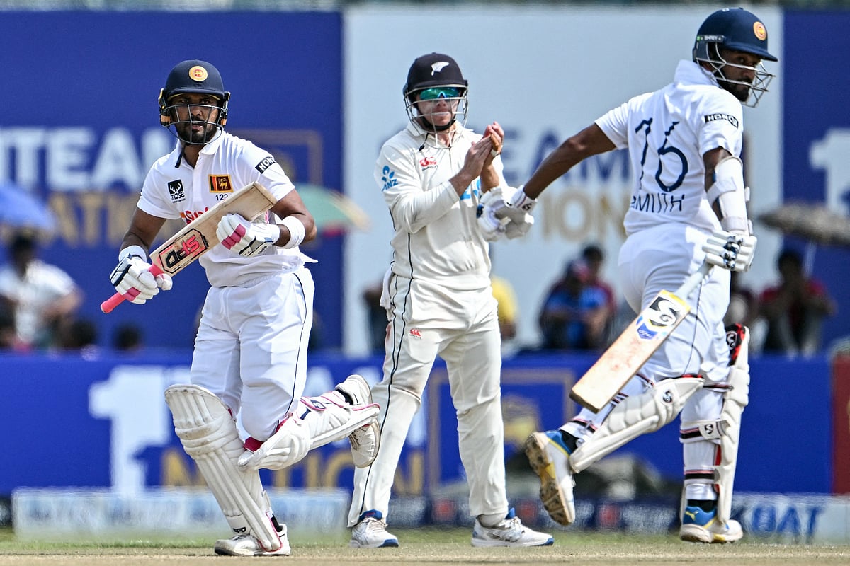 ১৪৭ রানের জুটি গড়ার পথে দিনেশ চান্দিমাল ও দিমুথ করুনারত্নে