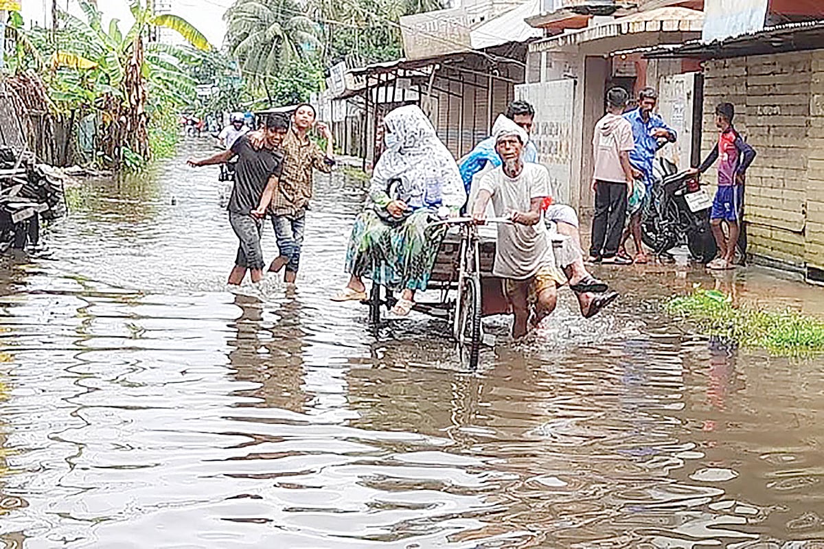 নোয়াখালীতে বন্যায় ক্ষতির পরিমাণ বহুমাত্রিক