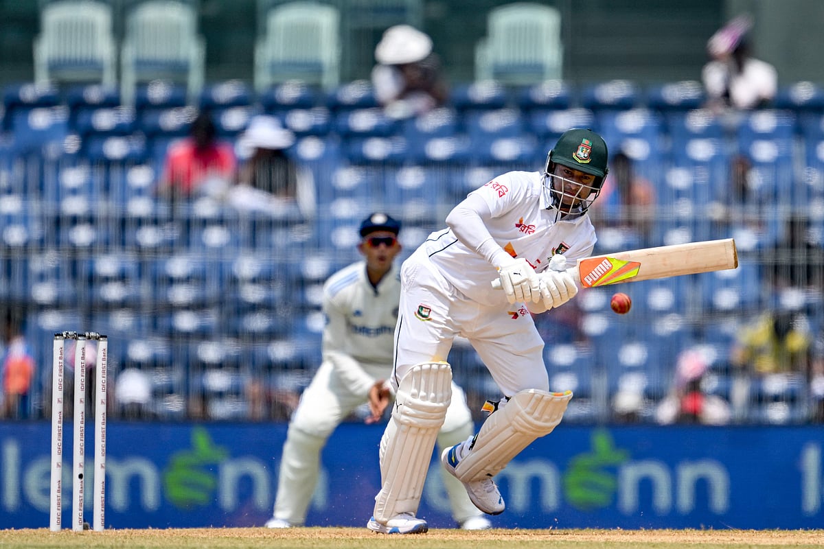 রিভার্স সুইপ খেলতে গিয়ে আউট হয়েছেন সাকিব আল হাসান