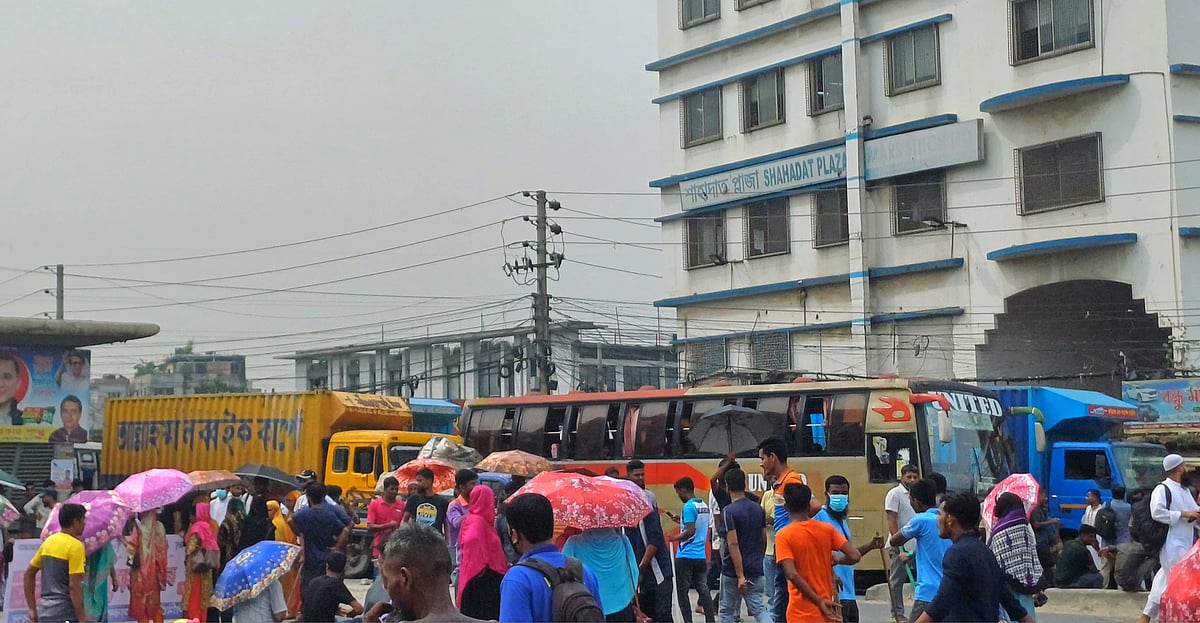গাজীপুরের টঙ্গীতে বকেয়া বেতনের দাবিতে শ্রমিকেরা ঢাকা-ময়মনসিংহ মহাসড়ক অবরোধ করেন। আজ সোমবার সকালে টঙ্গীর খাঁপাড়া এলাকায়
