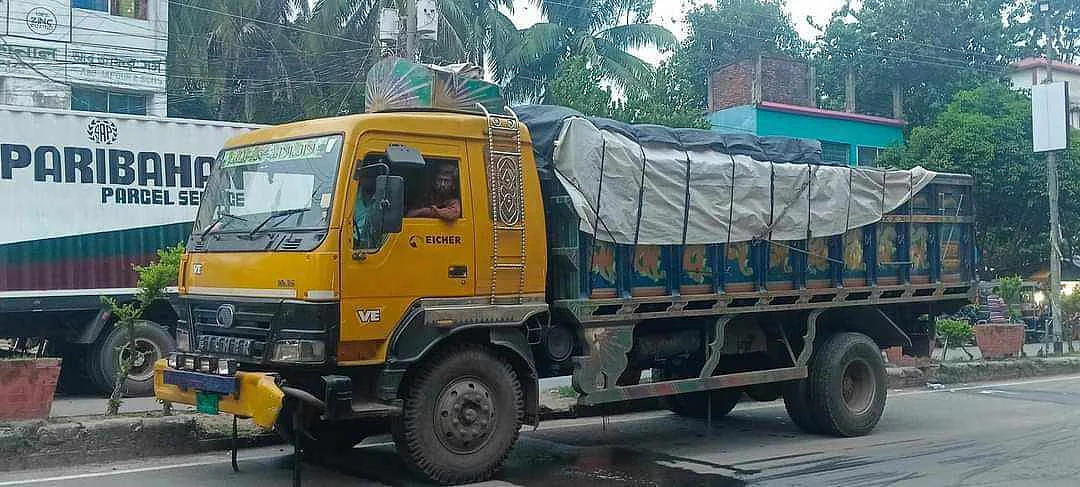 বেনাপোল দিয়ে ভারতে রপ্তানির অপেক্ষায় ৮০০ কেজি ইলিশ | প্রথম আলো