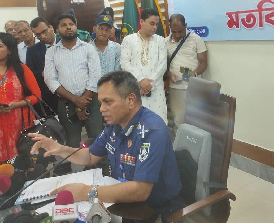 চট্টগ্রাম মেট্রোপলিটন পুলিশ কমিশনারের কার্যালয়ে সাংবাদিকদের সঙ্গে মতবিনিময় সভায় বক্তব্য দেন পুলিশের মহাপরিদর্শক (আইজিপি) মো. ময়নুল ইসলাম। আজ সন্ধ্যায়
