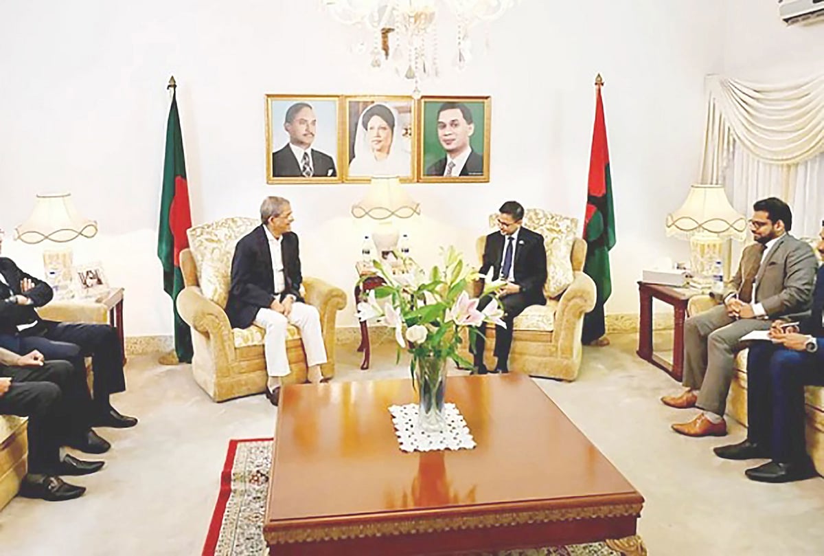 সম্প্রতি ভারতের হাইকমিশনার প্রণয় ভার্মা বিএনপির সঙ্গে সম্পর্ক জোরদারের বিষয়ে দলটির কার্যালয়ে গিয়ে বিএনপি মহাসচিব মির্জা ফখরুল ইসলাম আলমগীরের সঙ্গে বৈঠক করেন।