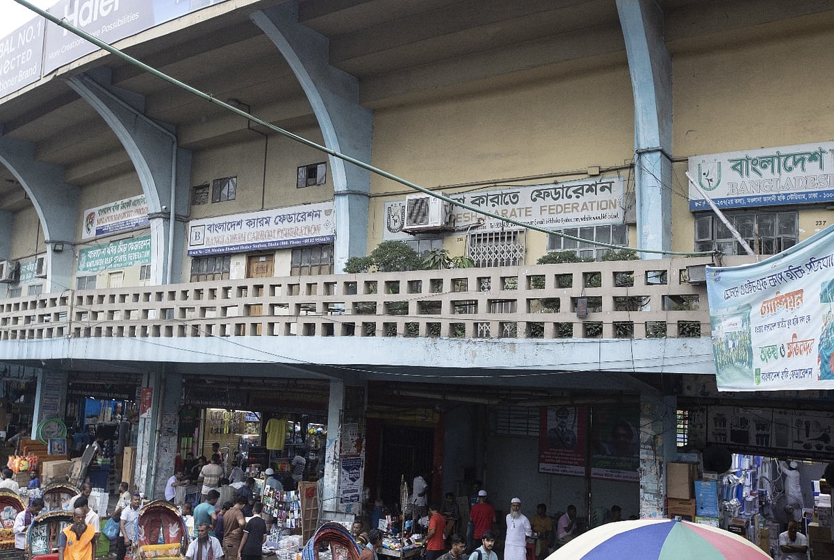 মাঠে খেলা নেই। স্থবির হয়ে আছে বঙ্গবন্ধু স্টেডিয়াম পাড়ার ক্রীড়া ফেডারেশন কার্যালয়গুলো