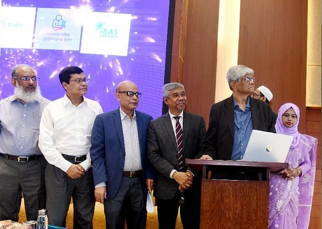 অর্থ ও বাণিজ্য উপদেষ্টা সালেহউদ্দিন আহমেদ আজ সোমবার অর্থ বিভাগের বিভিন্ন সেবা দ্রুততার সঙ্গে, সহজ ও সাশ্রয়ীভাবে দেওয়ার জন্য তৈরি করা বিভিন্ন অনলাইন প্ল্যাটফর্মের উদ্বোধন করেন