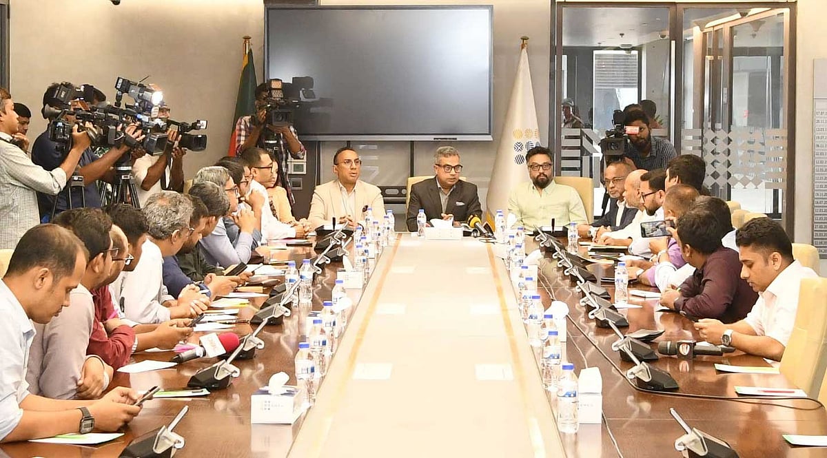 গতকাল সোমবার বিজিএমইএর কার্যালয়ে সাংবাদিকদের সঙ্গে কথা বলেন সাভারের আশুলিয়া শিল্পাঞ্চলের কয়েকটি তৈরি পোশাকশিল্পের মালিক