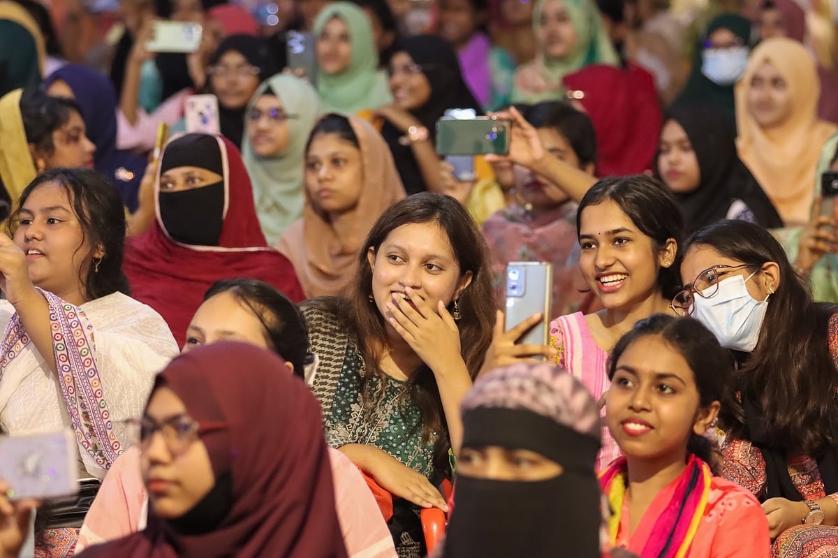 শিখো-প্রথম আলো জিপিএ-৫ সংবর্ধনা অনুষ্ঠানে অংশ নিতে বরগুনার ২৫১ জন শিক্ষার্থী নিবন্ধন করেছেন। আজ মঙ্গলবার জেলা শিল্পকলা একাডেমিতে এ উৎসব অনুষ্ঠিত হয়